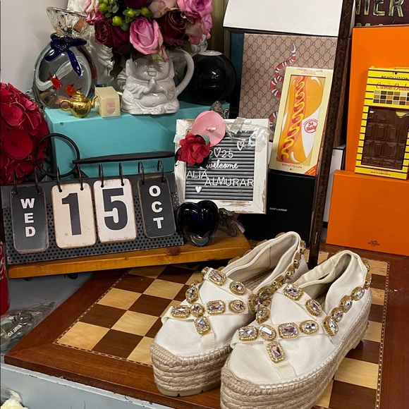 Brand: GUCCI
Style: Pepita Crystal Platform Espadrilles
Color: White - Picture 1 of 12